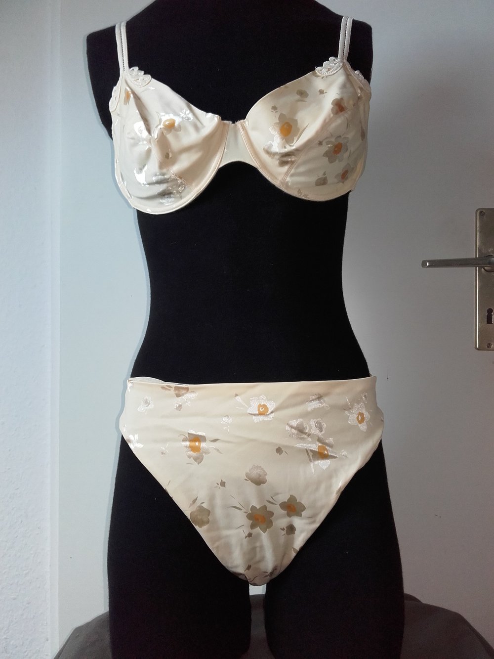 Saphisto aprikot blume, BH 85C und Slip 44