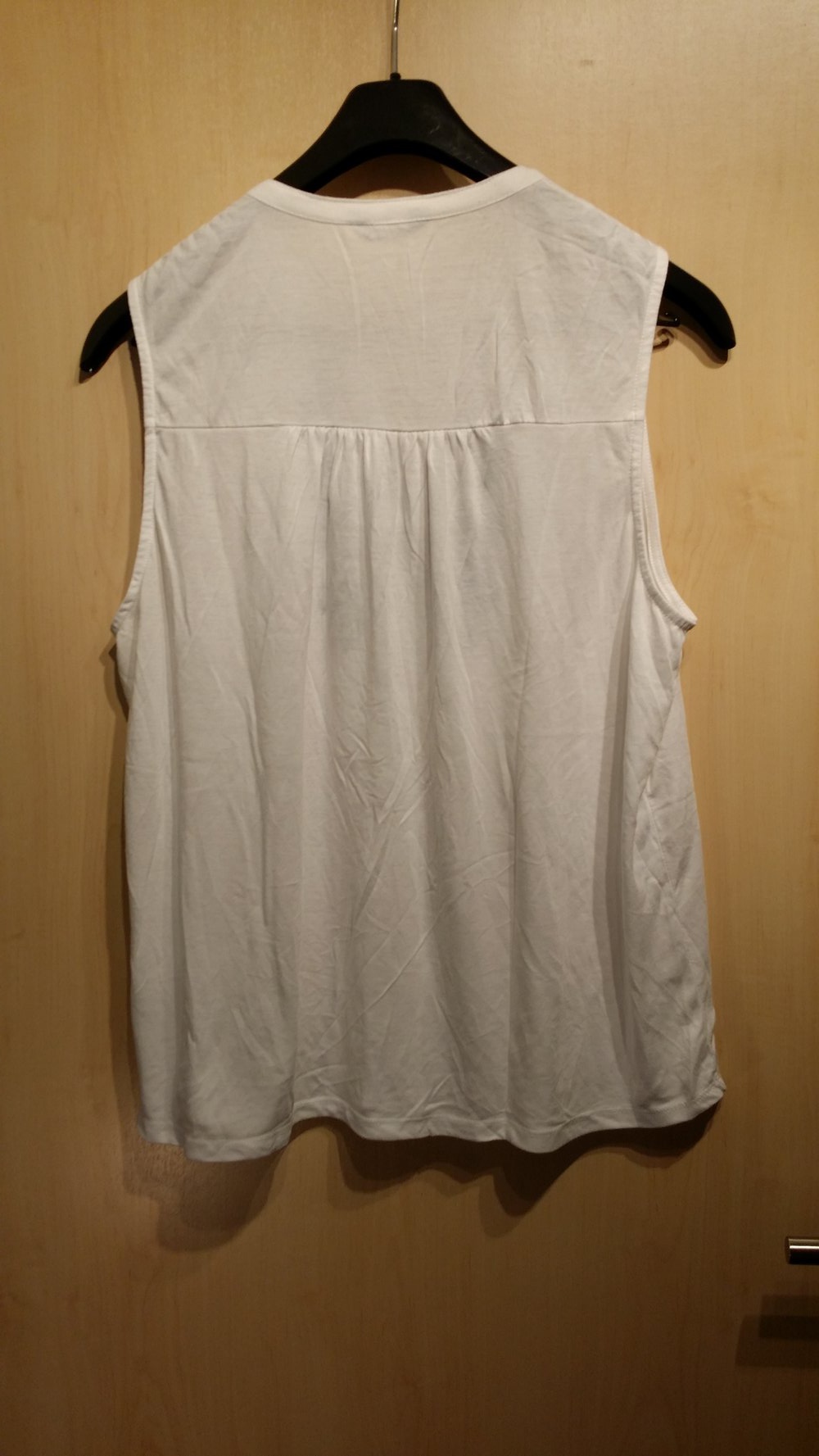Ärmellose Damenbluse weiß mit dunkelblauer Stickerei XXL - gebraucht 