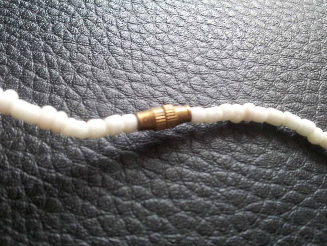 Modeschmuck Kette Perlen weiß schwarz Drehverschluss