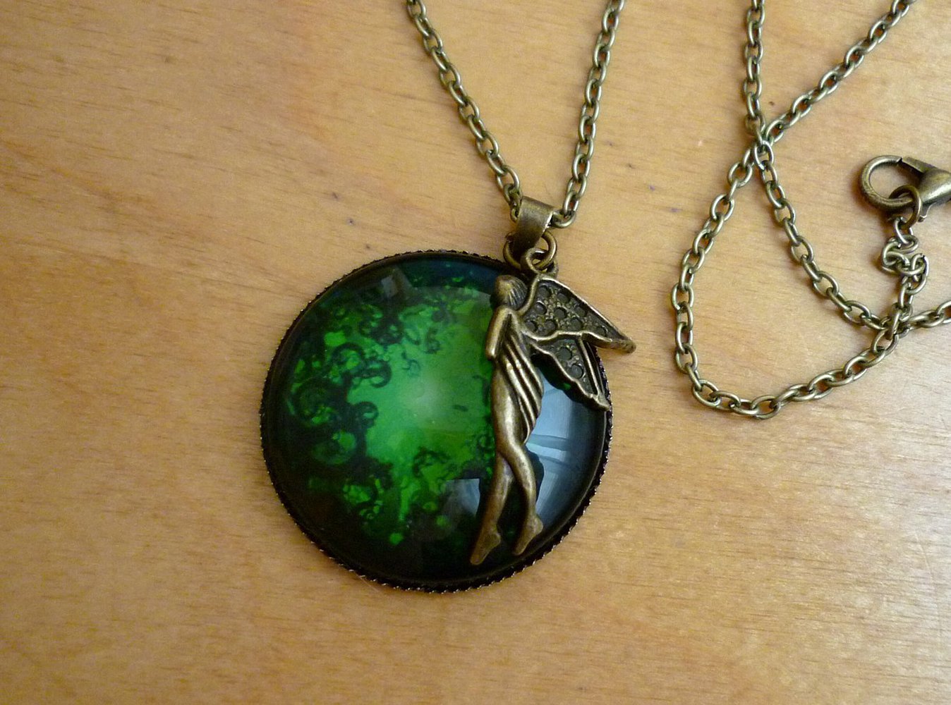 Kette grün schwarz Elfe Fee Muster Ranken düster Gothic Vintage Goa Medaillon