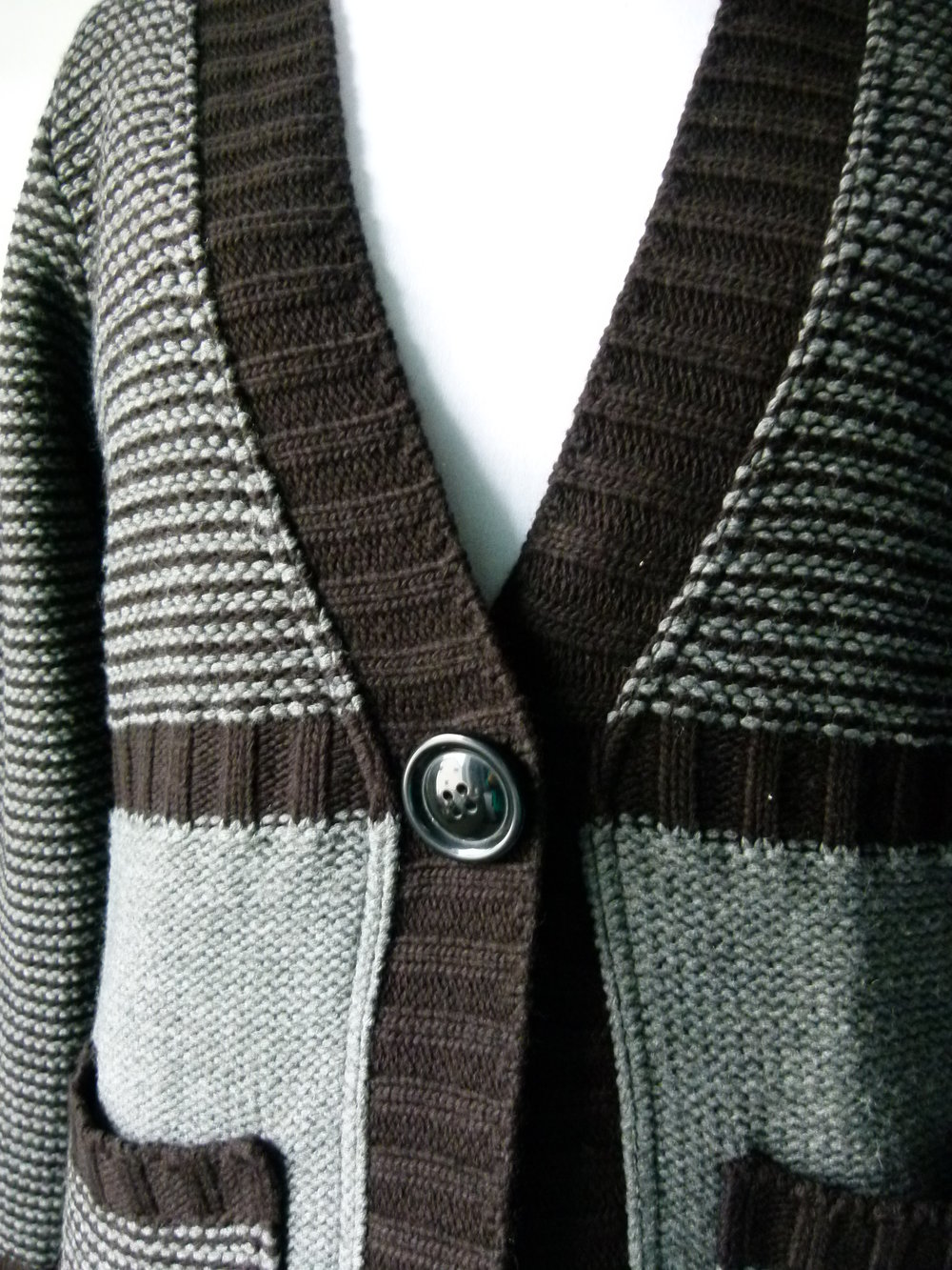 Lange Strickjacke Jacke Cardigan, schwarz grau mit Streifen, Boho Mori Lagenlook Winter Herbst Knitwear