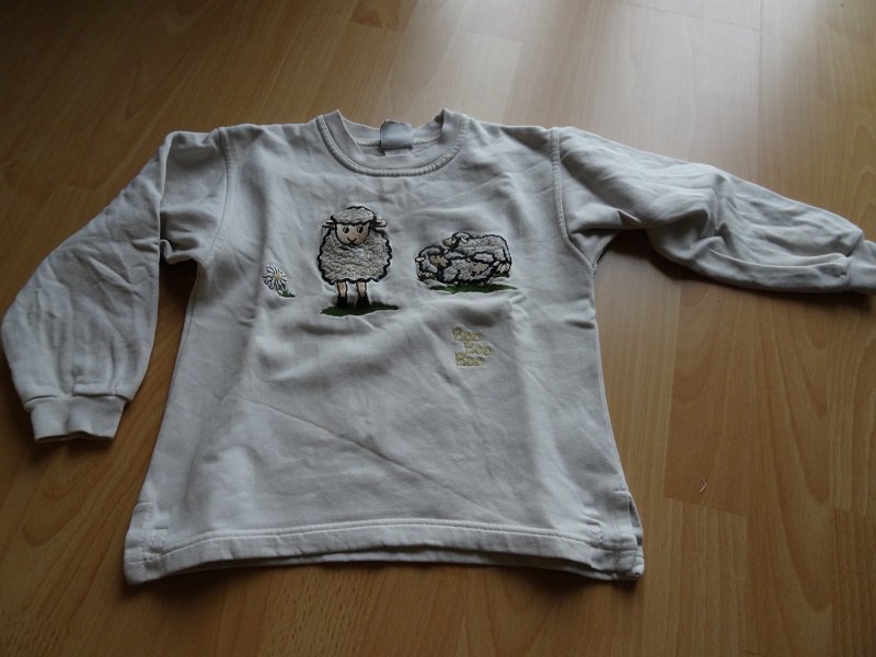 Toller Pulli St. Peter Trachten mit Schaf Gr. 104