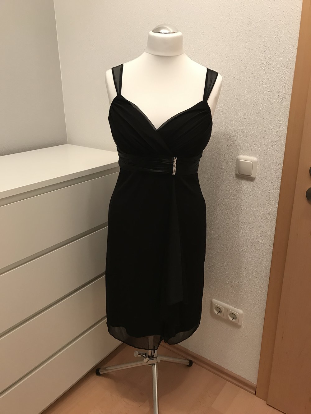 *Schönes schwarzes hochwertiges Cocktailkleid von Mariposa / Gr. 40*