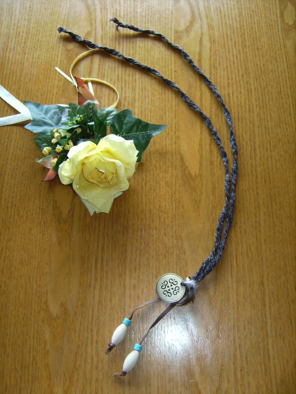 Verschenke Anhänger Indigo Look, Knüpfband Boho, Amulett Symbol, Keltisch, Holz mit Perlen an Sammelbesteller
