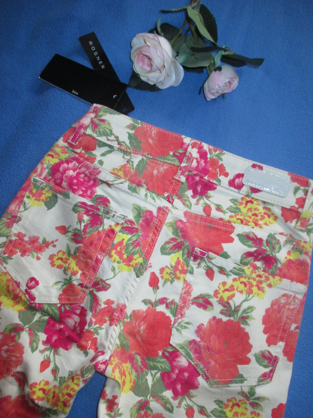 NEU mit Etikett Rosen Blüten Flower- Power Romantik Röhren Skinny Jegging Jeans Hose 