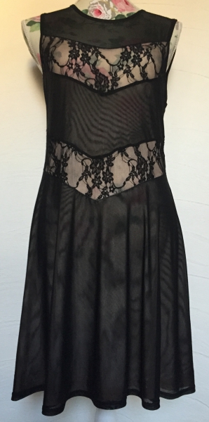 Süßes Kleid mit Spitze