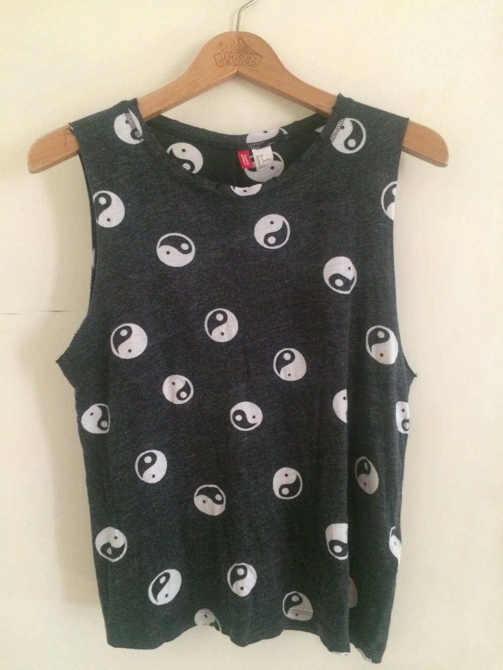 H&M Cut Off Tanktop Printmuster Ying&Yang