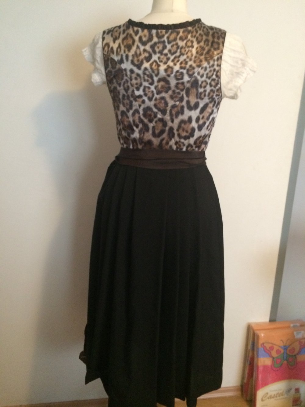 Dirndl Leopard Leo Muster aus München
