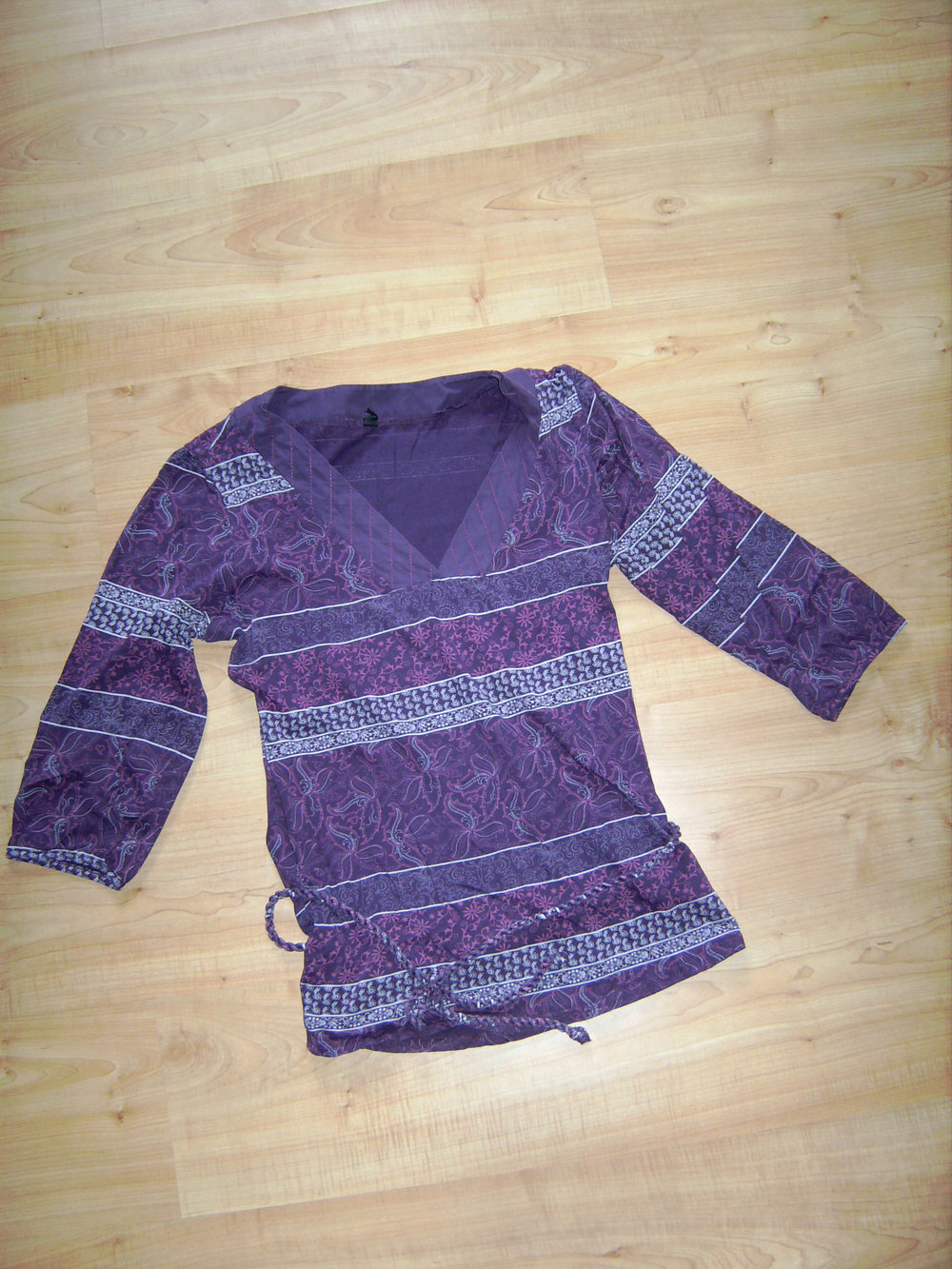 Folklore Tunika,Gr. 38, Paisley Print, Shirt Halbarm, Blusentop Fliederfarben , Baumwolle V-Ausschnitt, Flechtgürtel Lavendel Fliederfarben