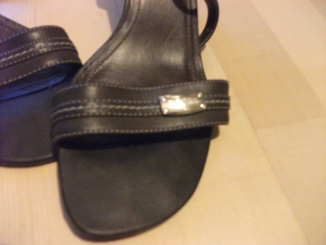 schlichte schwarze Esprit-Sandalen