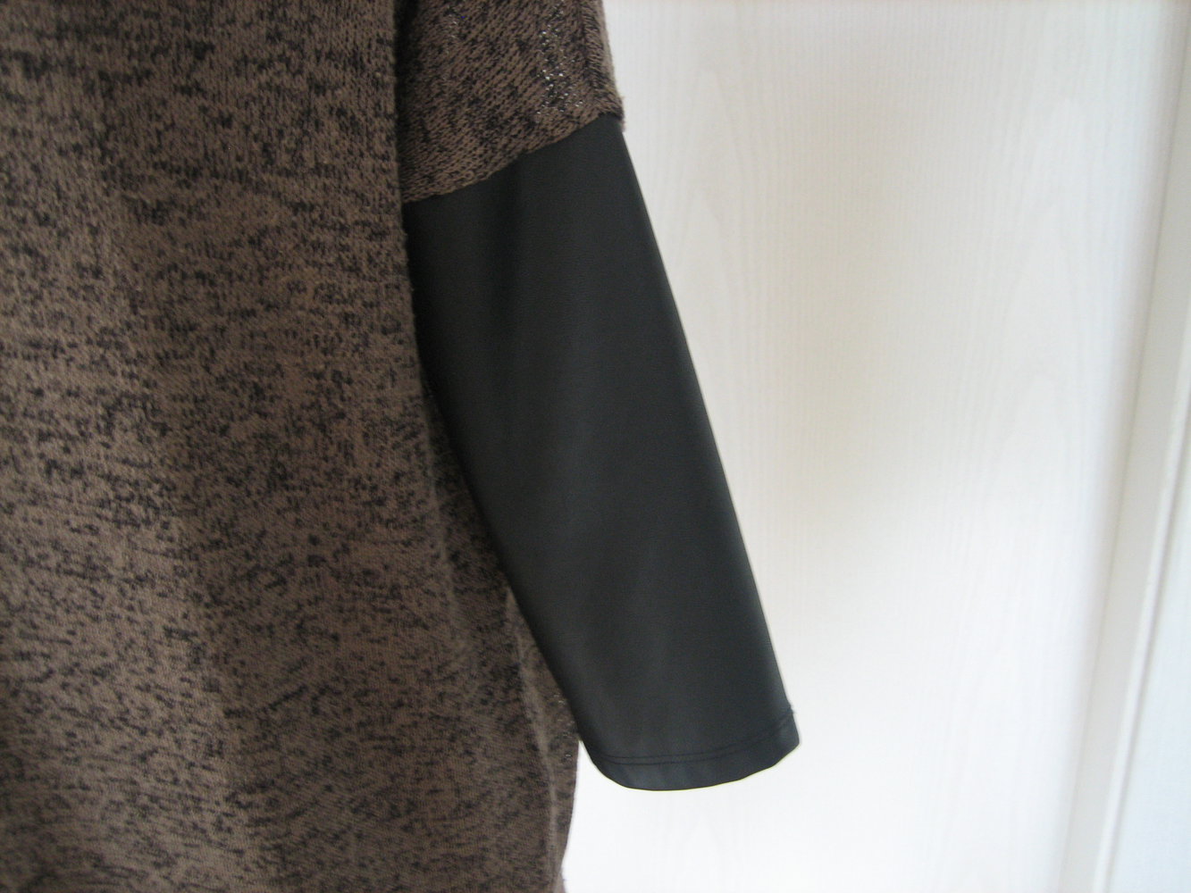Edel-lässiger Pulli Gr. 42, megacooles Detail - Ärmelabschl. + Ausschnitt Lederimitat!