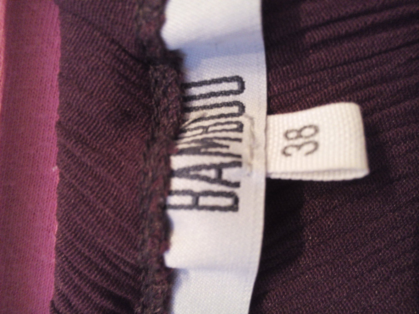 Schöne bordeauxfarbende Bluse