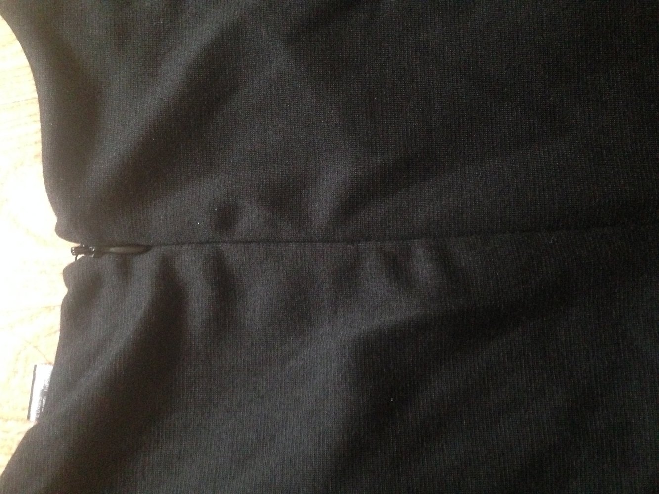 schwarzes Kleid