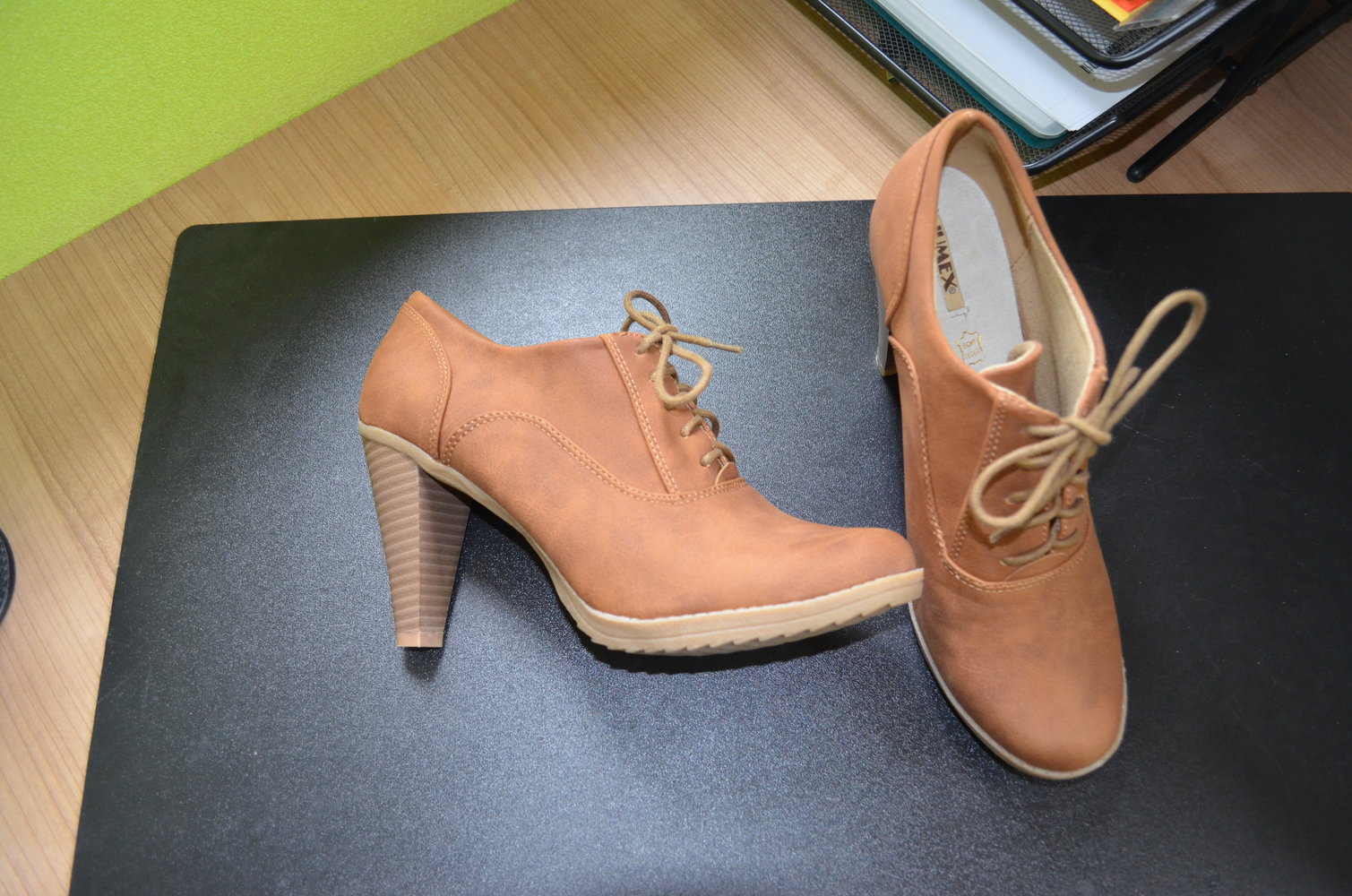 Braune hohe Schuhe