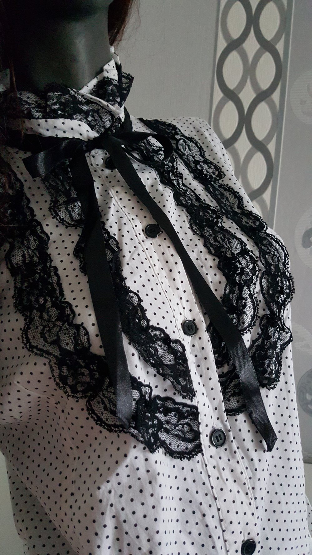 Viktoriansche Bluse mir Schleife Rüschen Polka Dots weiß schwarz L 40