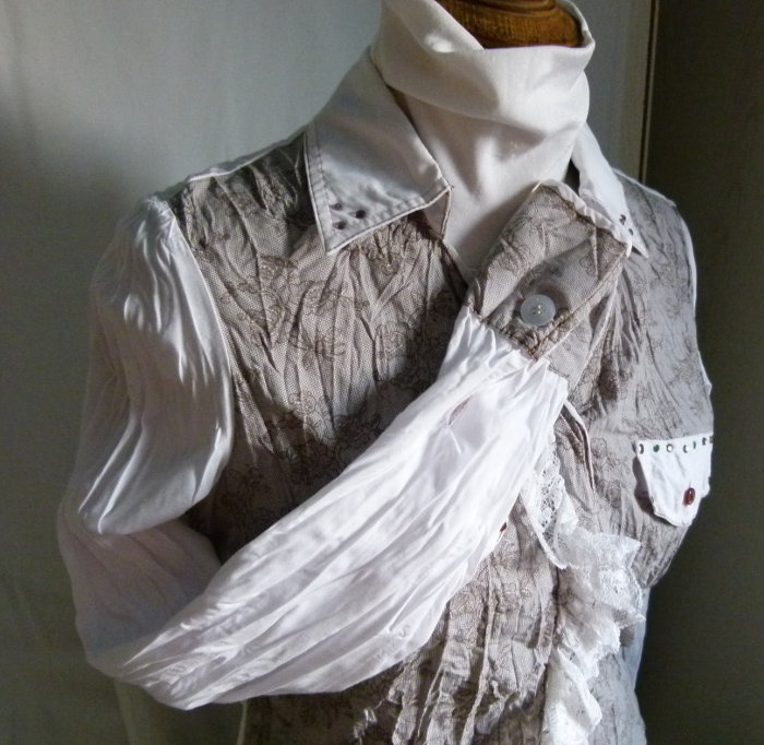 Crash Bluse in weiß mit Spitze und braunem Blumenmuster, Boho Mori Lagenlook Büro