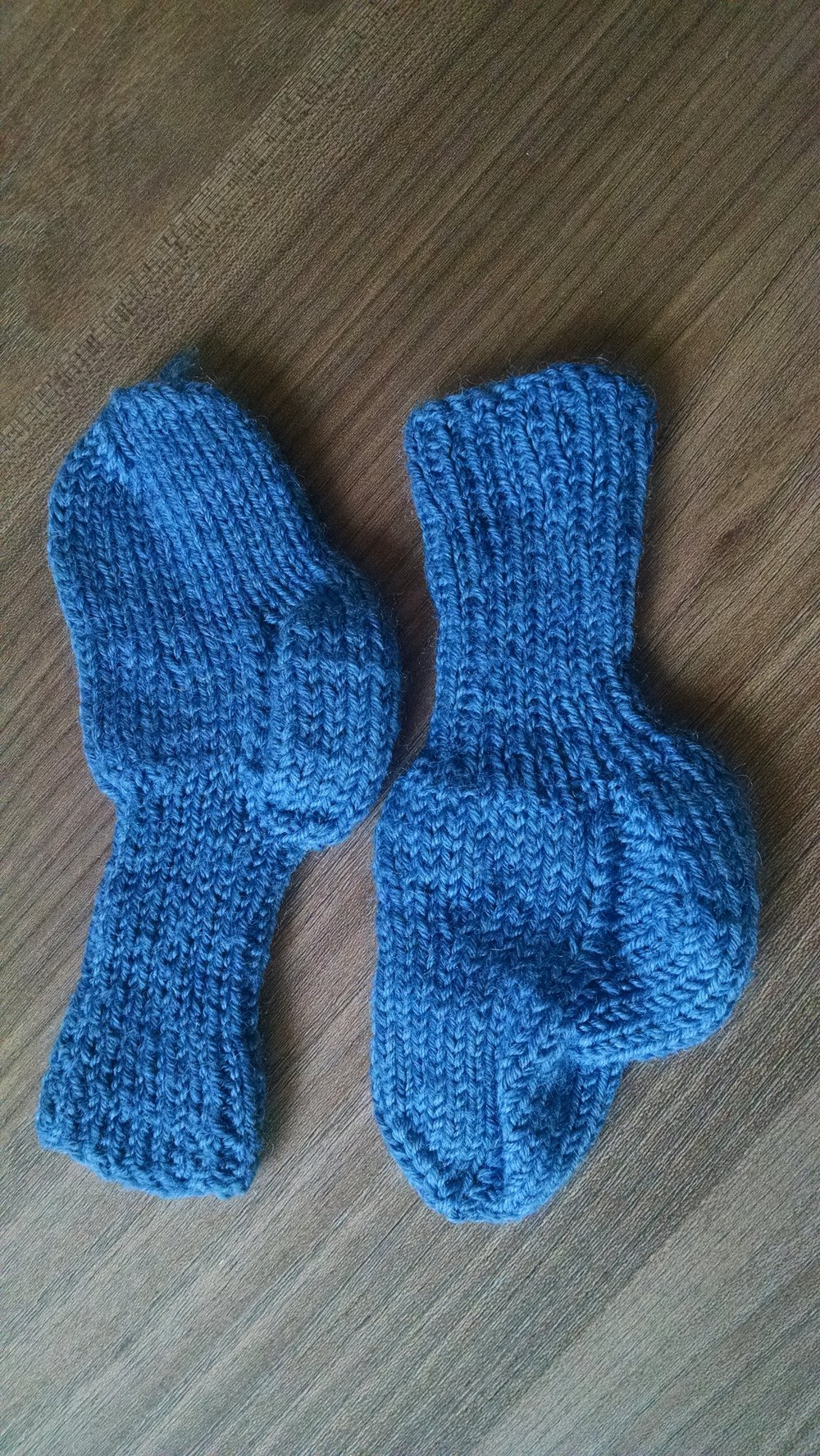 Blaue Babysöckchen