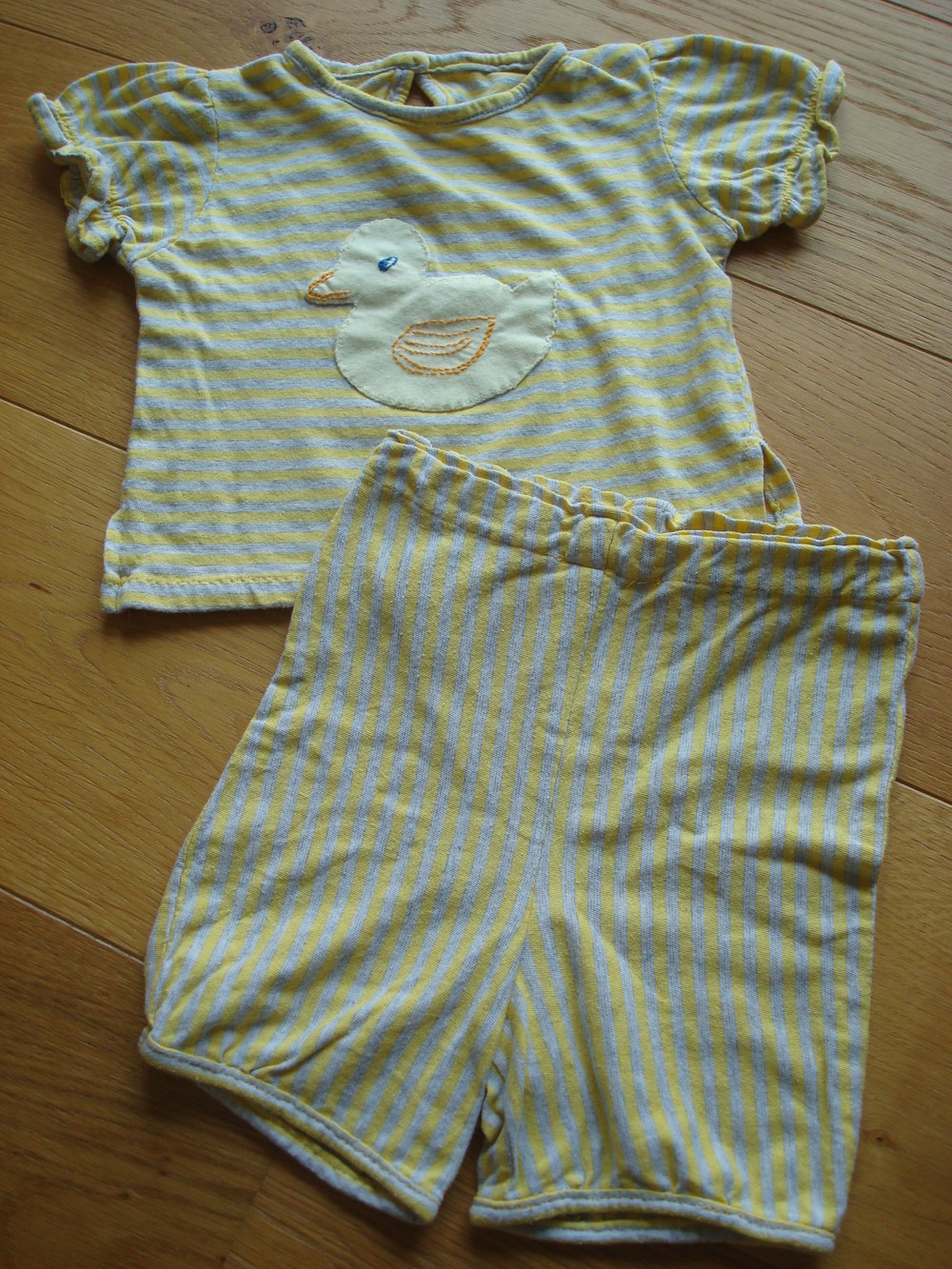 süßes Sommerset T-Shirt und kurze Hose Gr. 68/74 für Mädchen