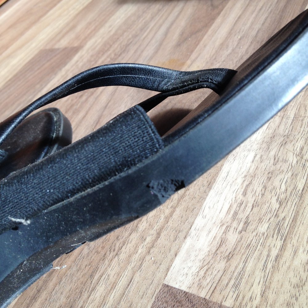 schwarze sandalen