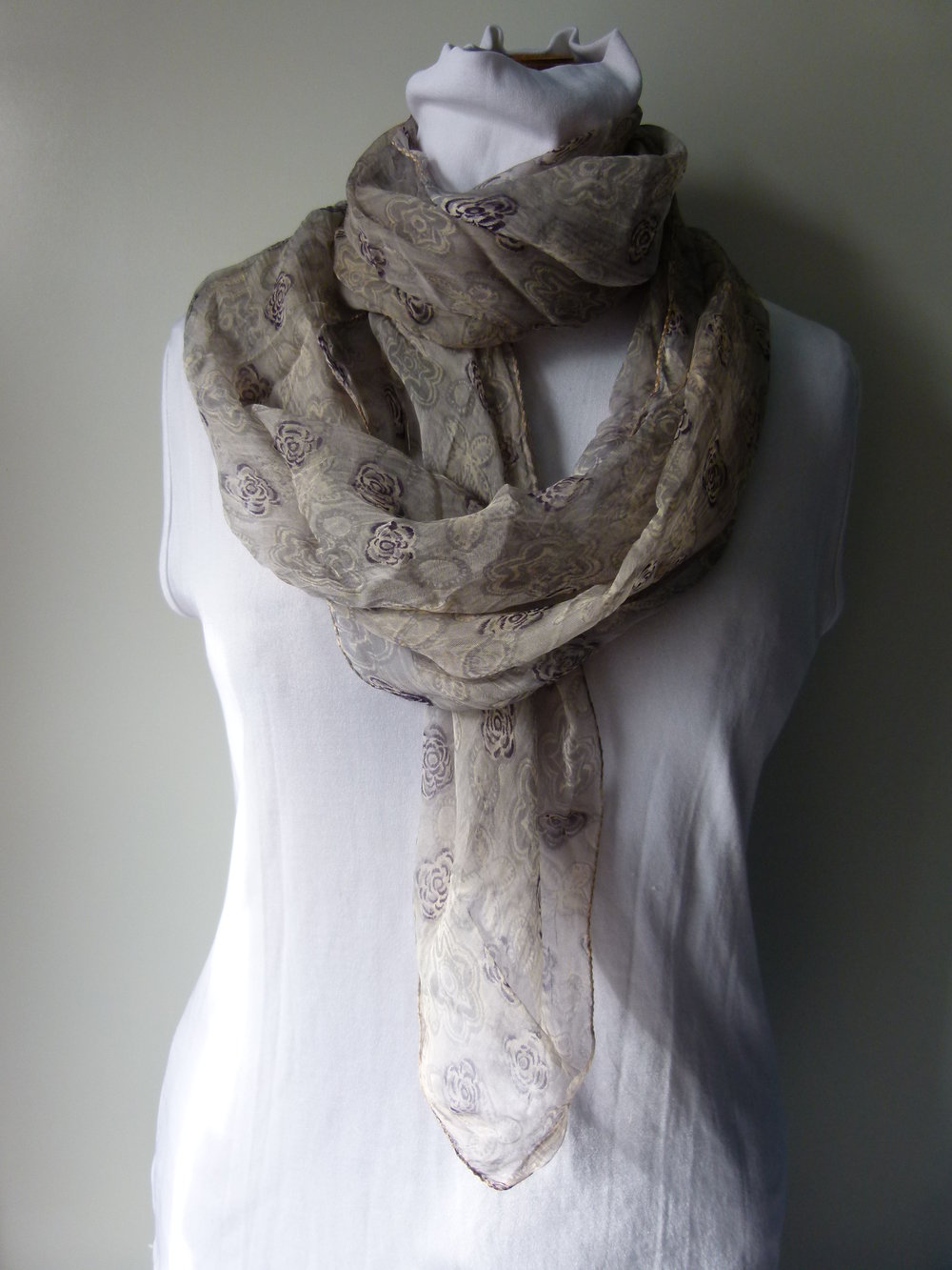 XL Sommer Schal Halstuch, Crinkle, Grautöne mit Blüten-Motiv, Boho Mori Landleben Goa Festival Blumen Hippie