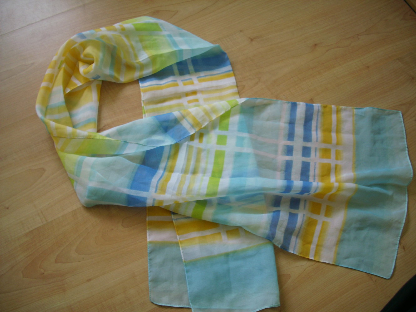 Schönes pastellfarbenes Tuch, Schal, Chiffontuch, Sommerschal transparent, Printdruck Retro , Italian Style sonnenfarben