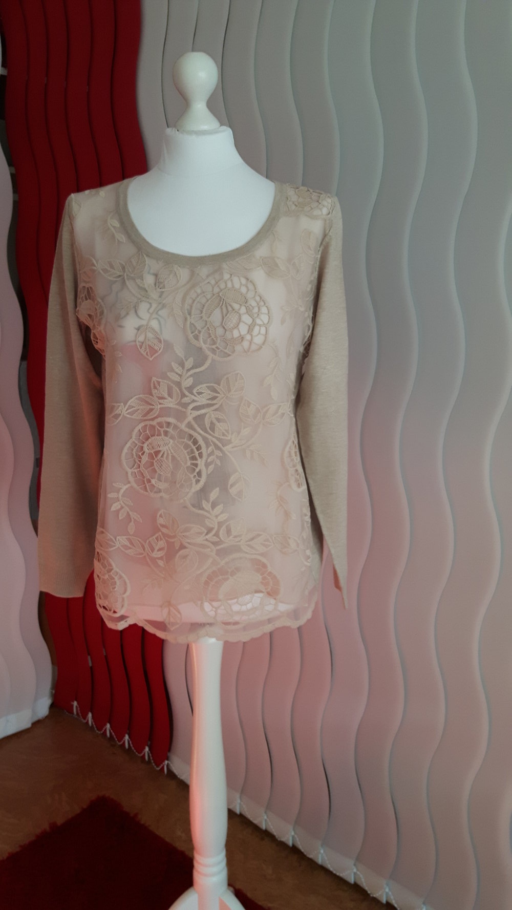 Pullover mit Spitzenvorderteil