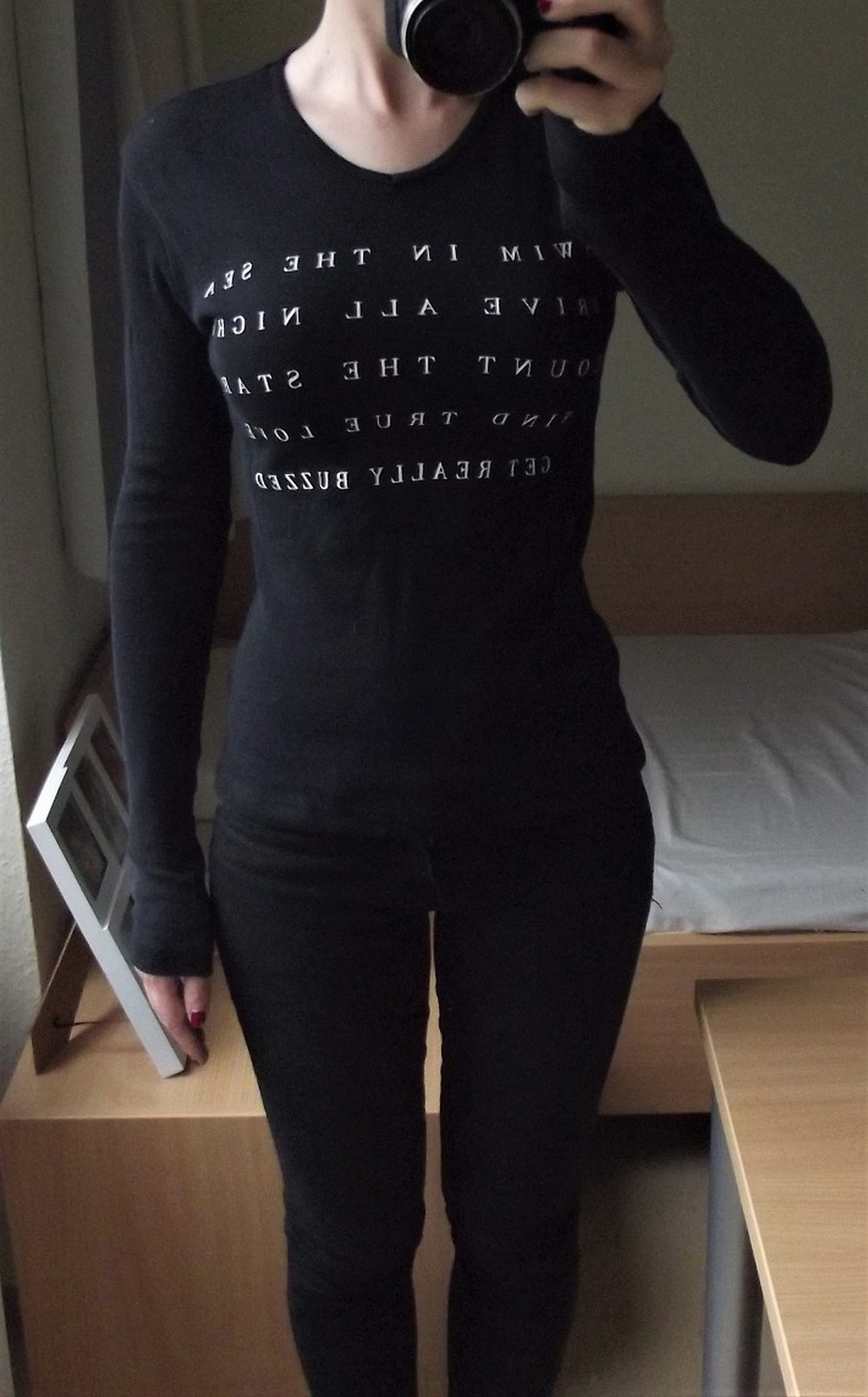 Schwarzes Oberteil mit Aufdruck