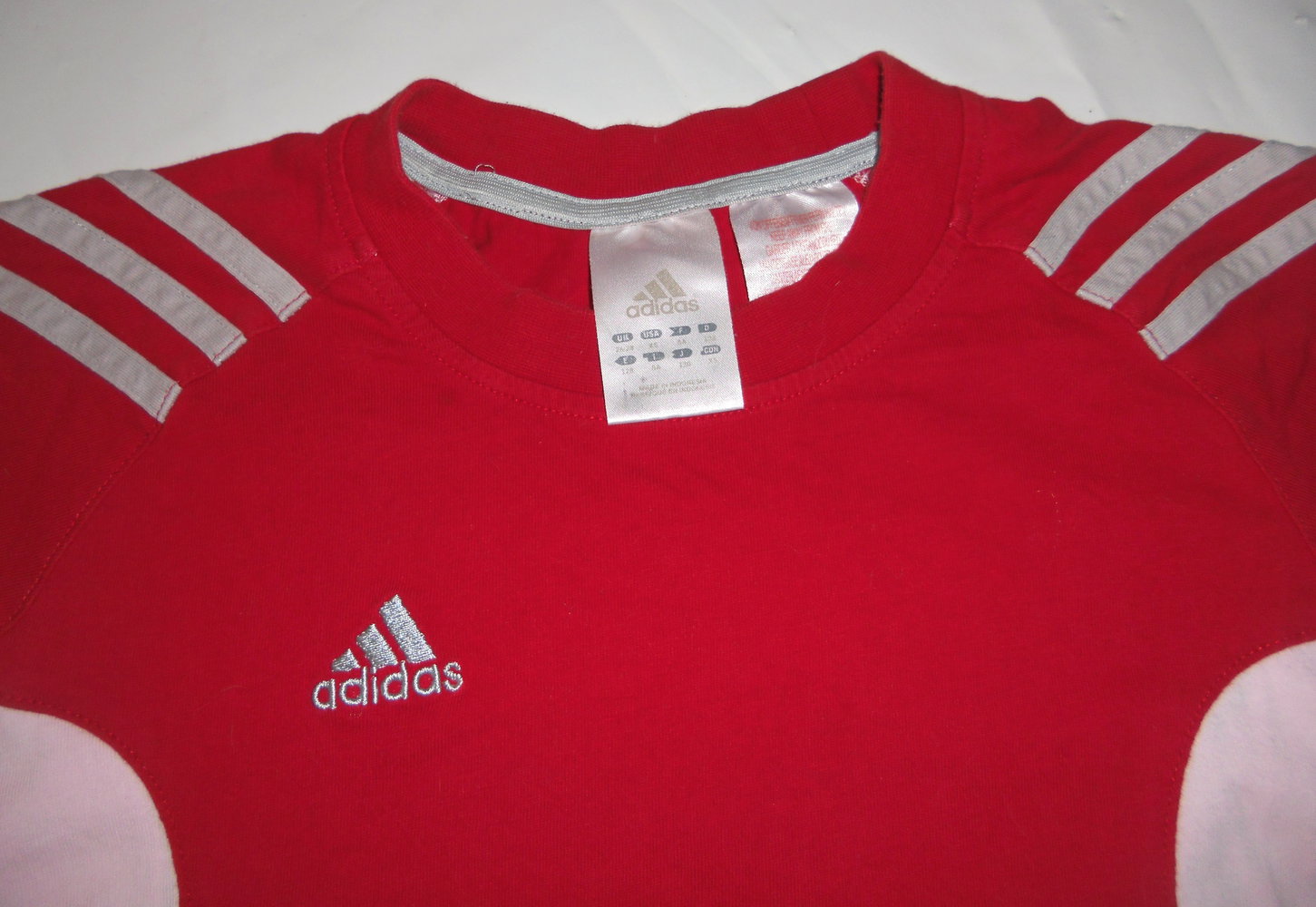 Adidas-tolles Sportshirt Gr.128 ( bis 140)