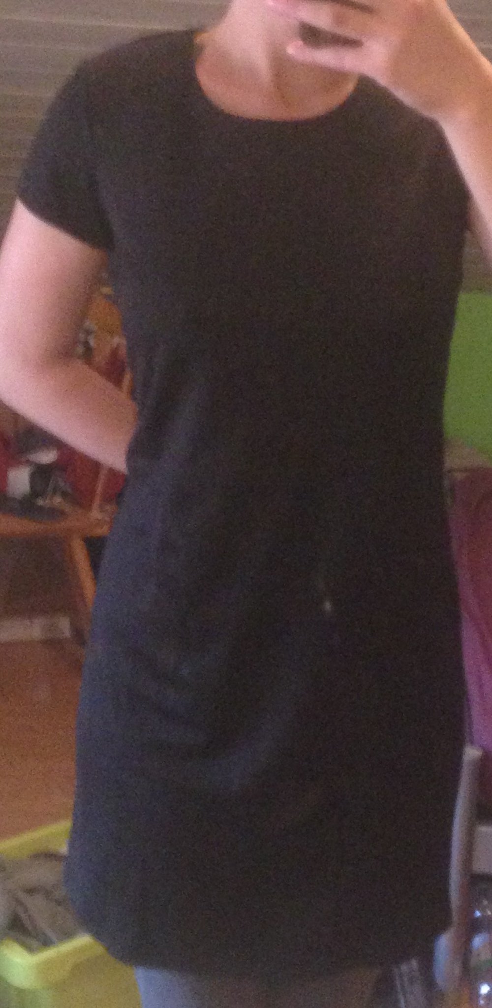 schwarzes Kleid