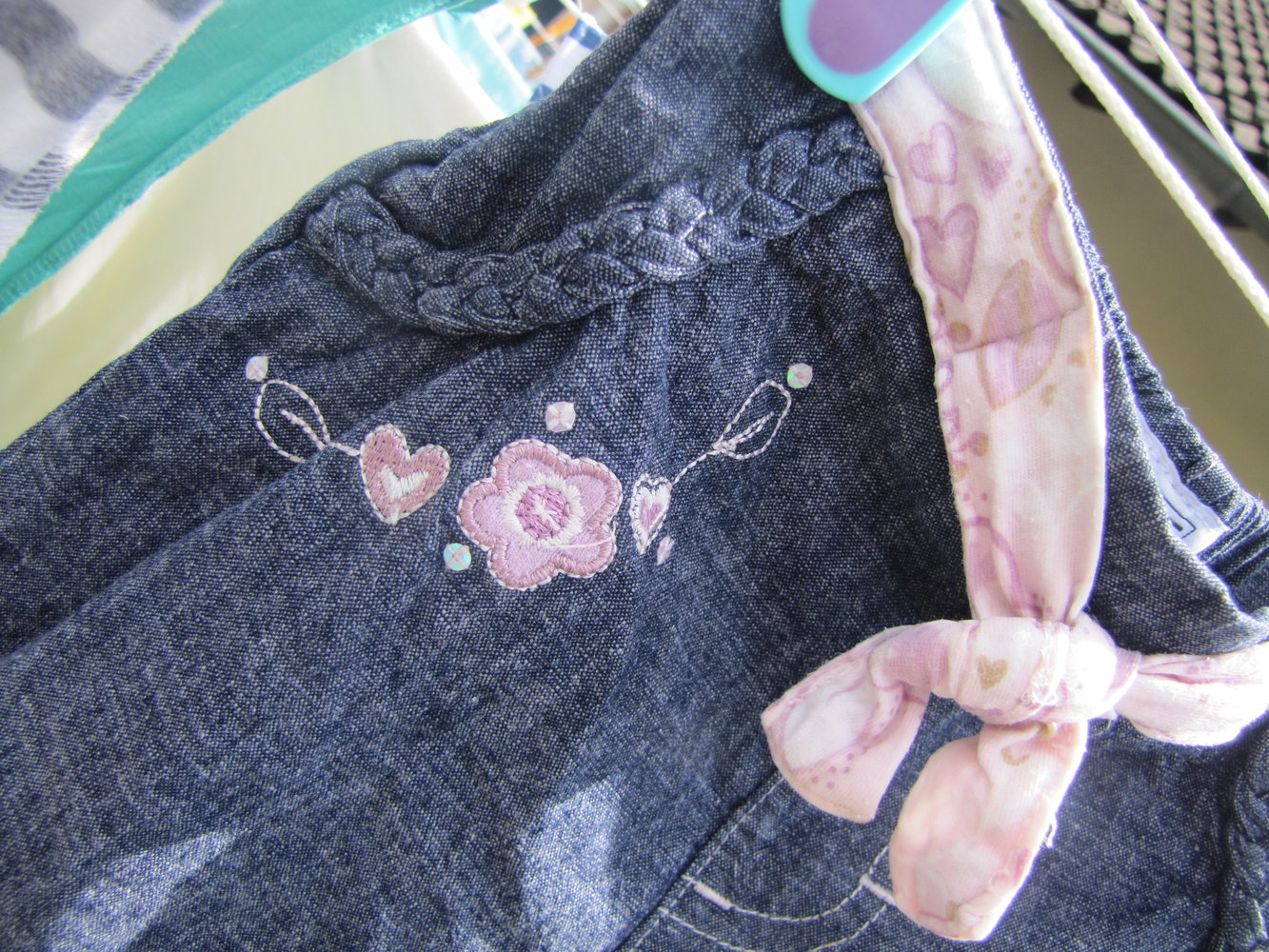 Leicht gefütterte Denim Stil Hose mit Stickerei und Pailetten Gr. 80