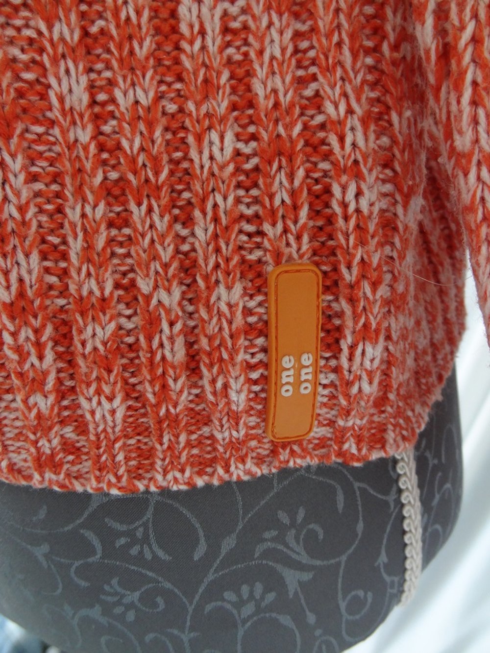 Orange weißer Strickpullover in Gr. 176