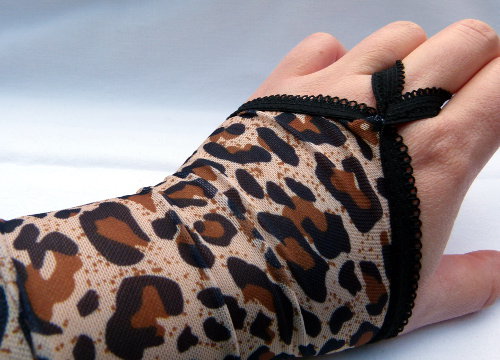Leo Armstulpen mit Spitze & Fingerschlaufe, braun schwarz, Boho Gothic Mori Goa Festival Larp Cosplay Steampunk Rockabilly