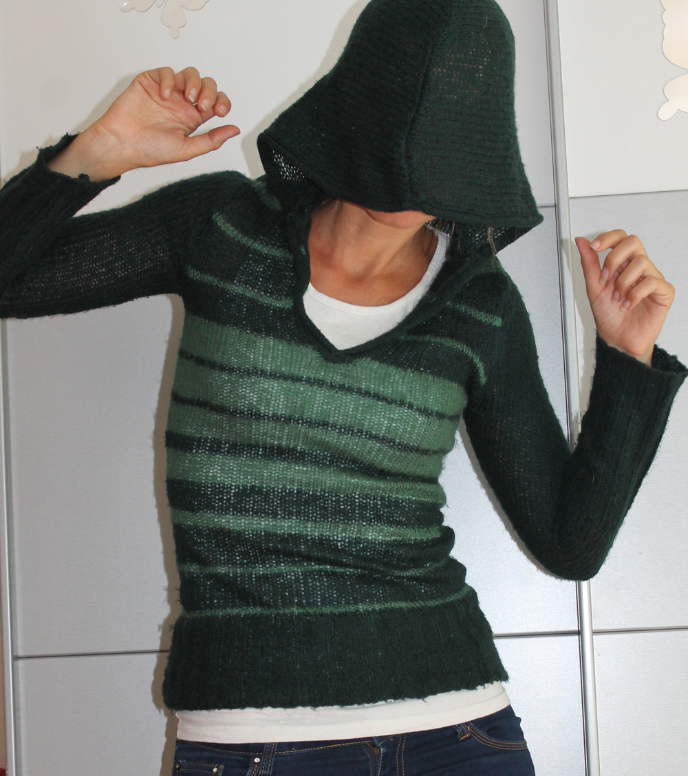 schöner strick - Pulli mit Kapuze in grün