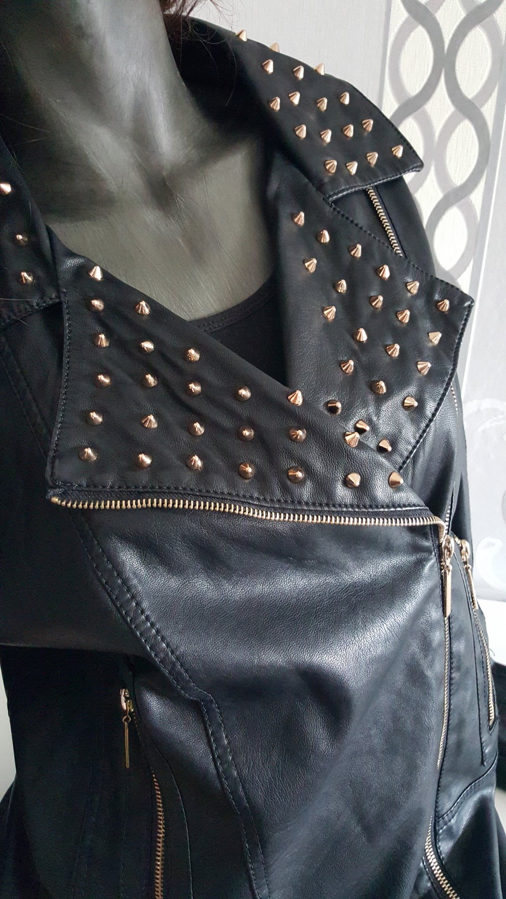 Lederjacke Lederimitat mit Nieten Spikes Reißverschluss fällt aus wie XL 42 44