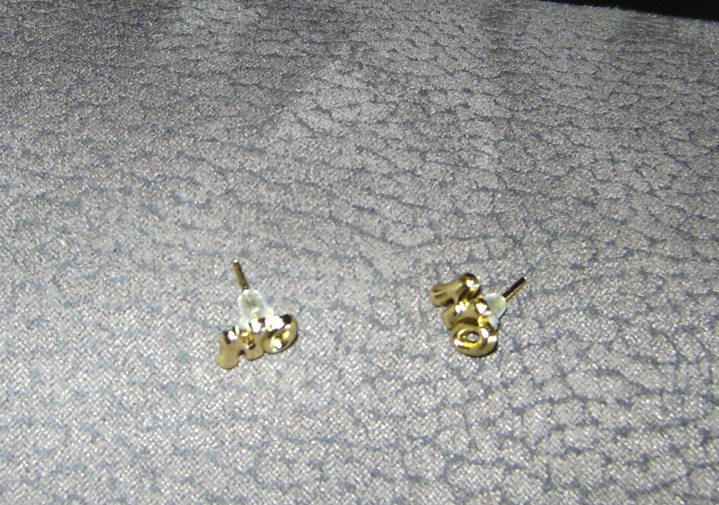 Ohrstecker, Goldfarben, Mottostecker Neu und Ungetragen, No, gummiert, Modeschmuck zu Verschenken