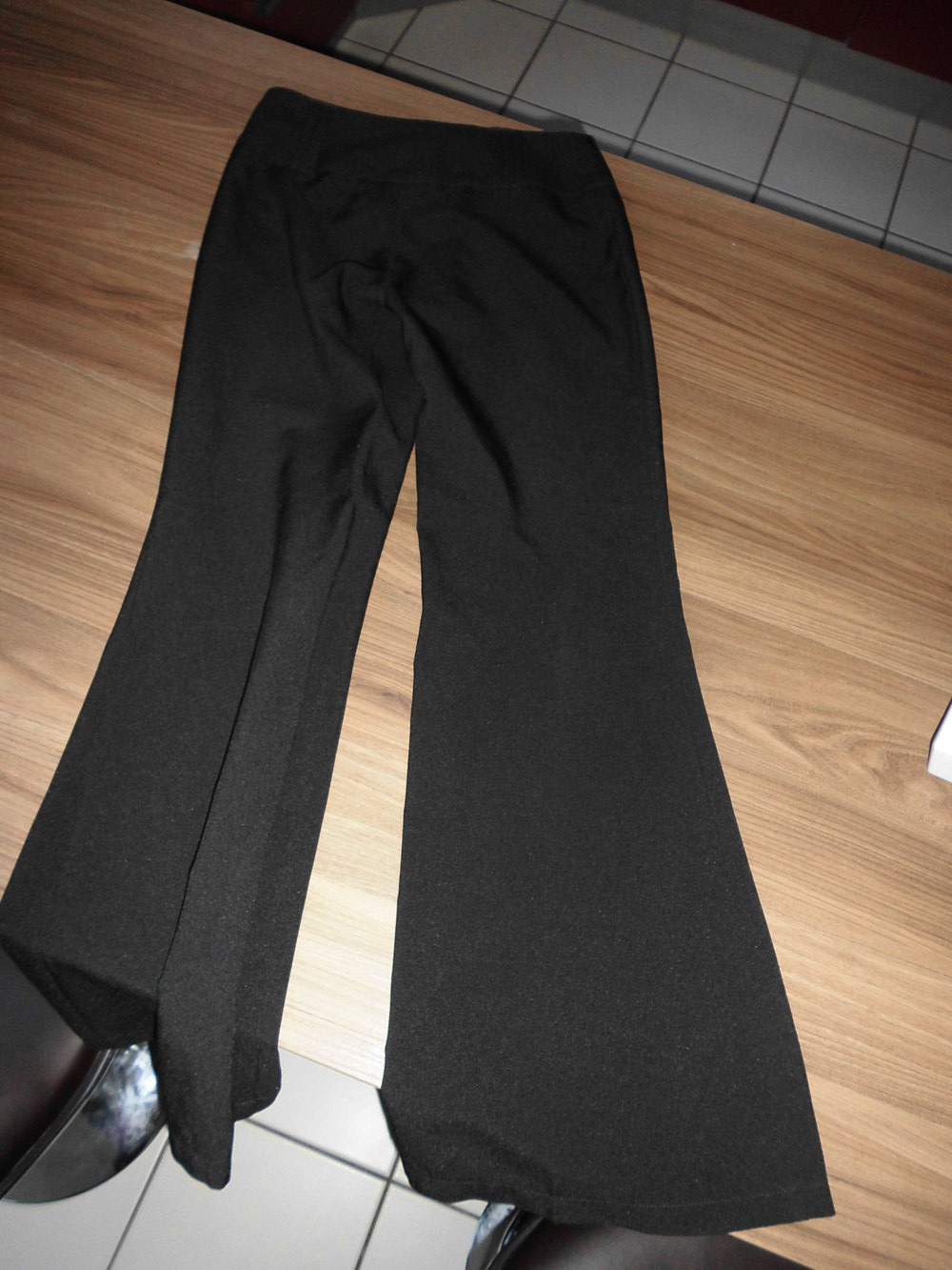 Schwarze Anzugshose mit breitem Bund
