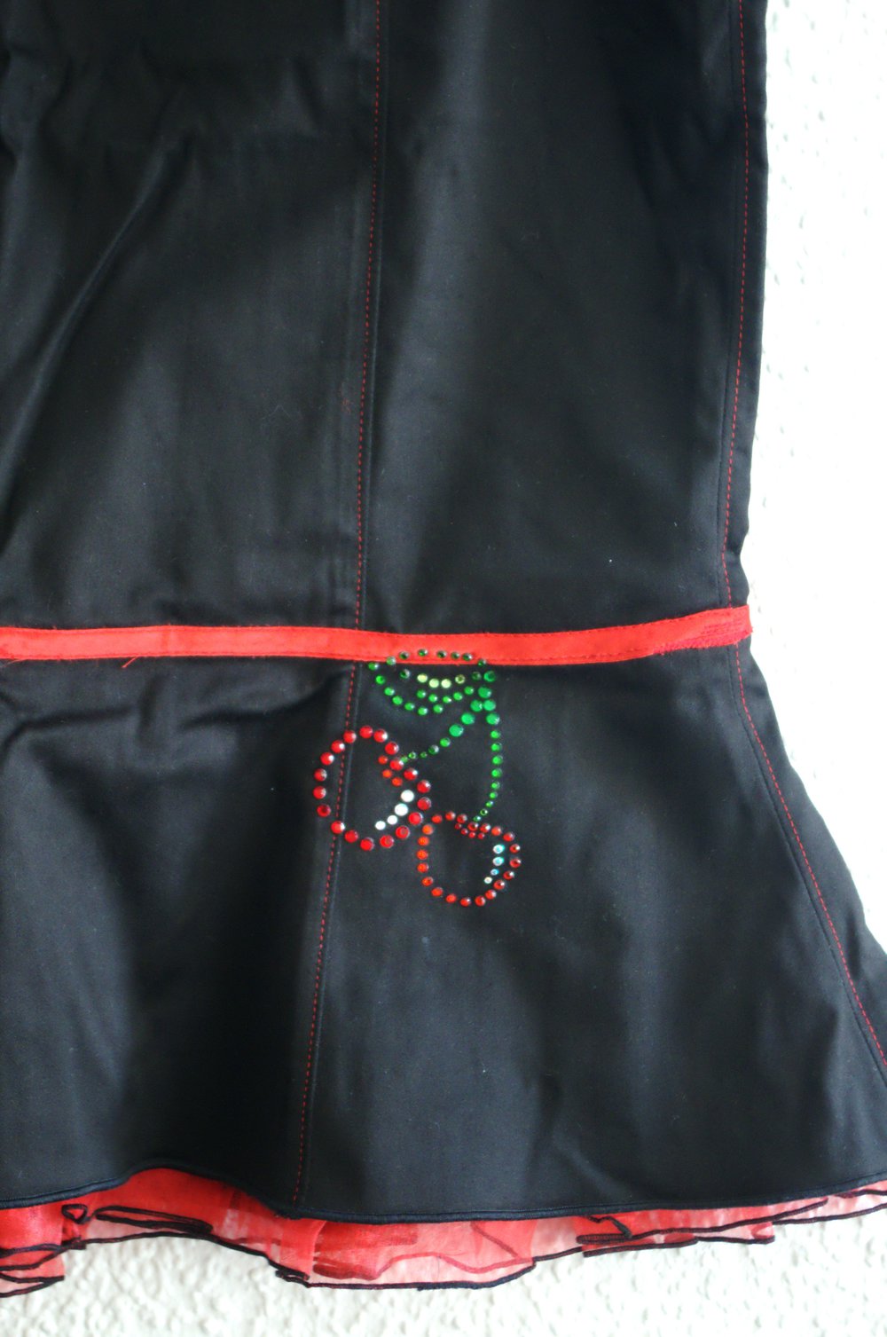 Eleganter PinUp Pencilskirt Gr. 42 40 M Fishtail schwarz Kirschenapplikation BNWOT