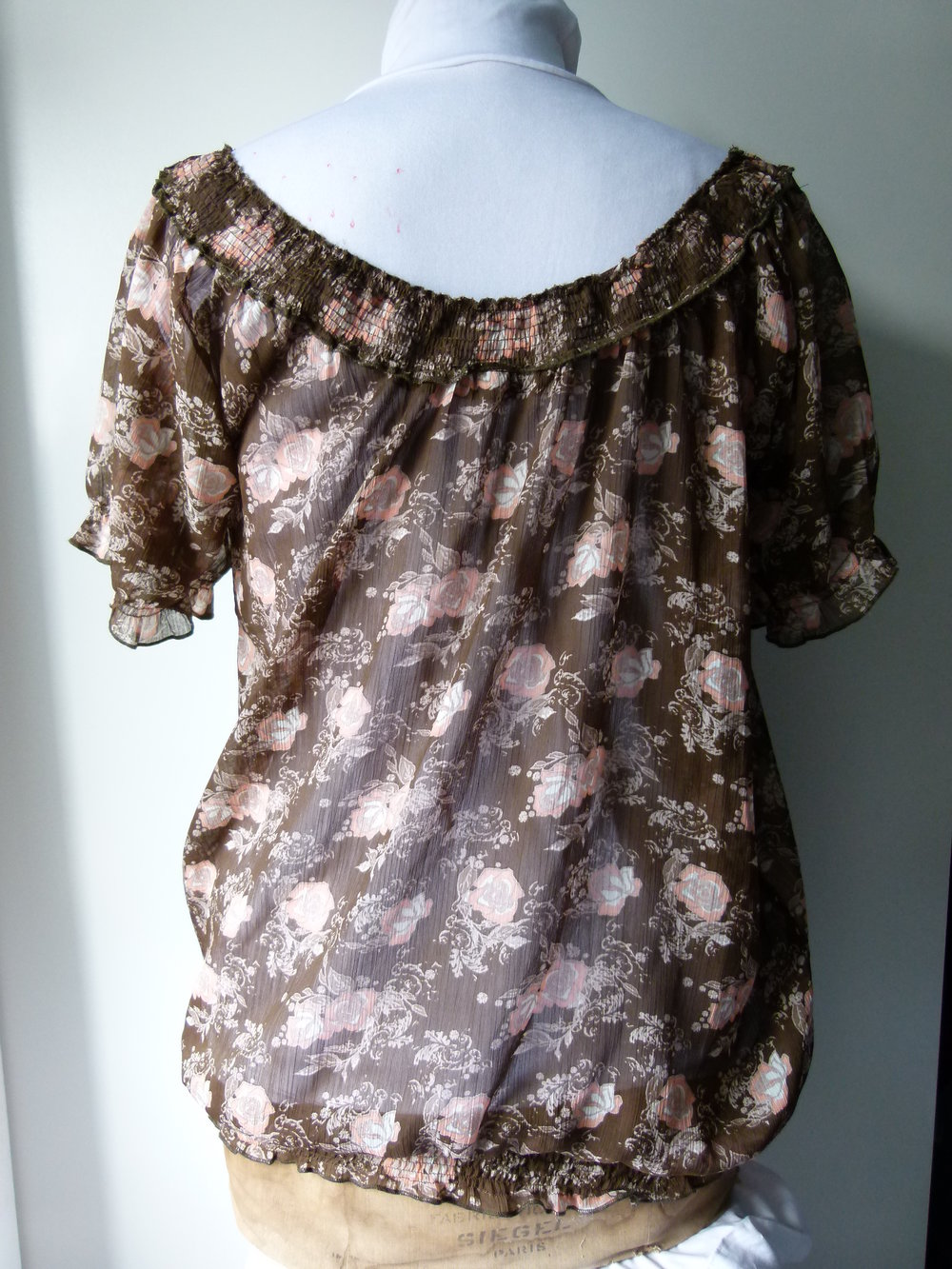 Carmen Chiffon Tunika Shirt in braun mit Rosenmuster, Mori Boho Hippie Goa Festival Romantik Lagenlook