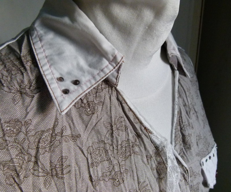 Crash Bluse in weiß mit Spitze und braunem Blumenmuster, Boho Mori Lagenlook Büro