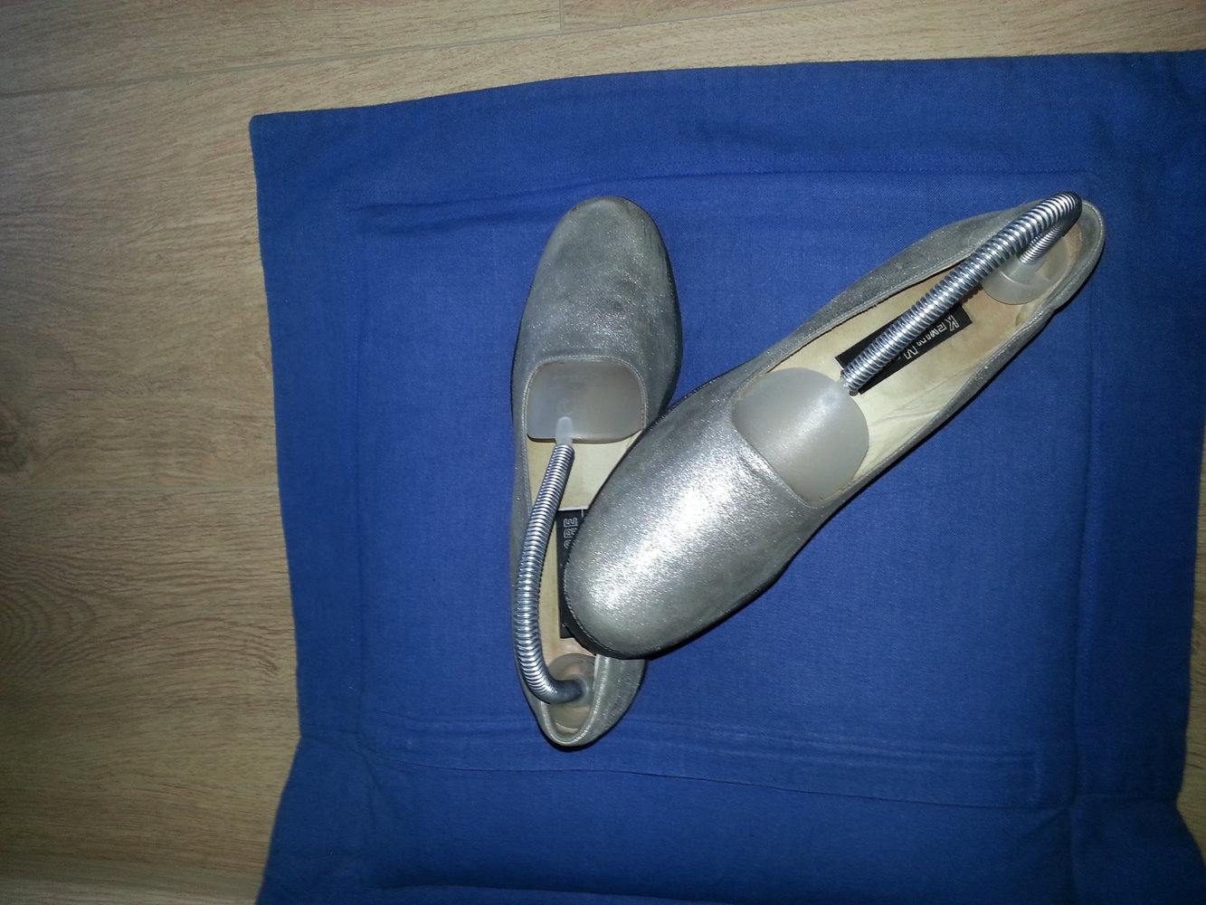 Silberfarbene Schuhe von Kevin Moore (Made in Italy)