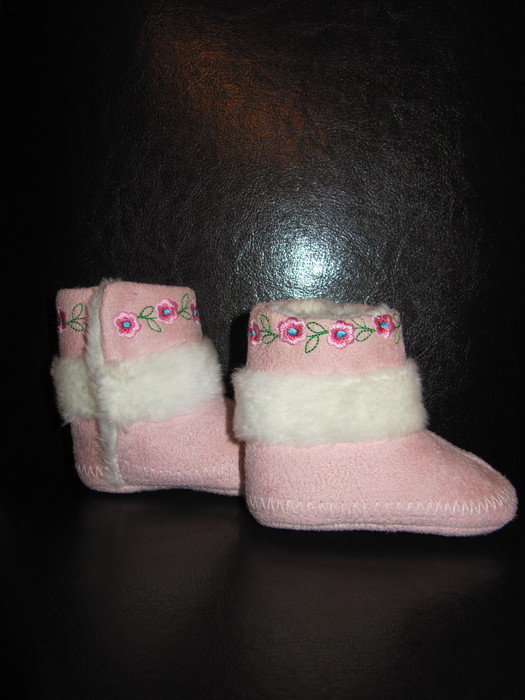 Süße Wagenschuhe Gr.1 rosa mit Blümchen und Fell