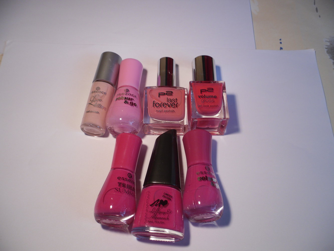4 Nagellacke in Rosa- und Pinktönen