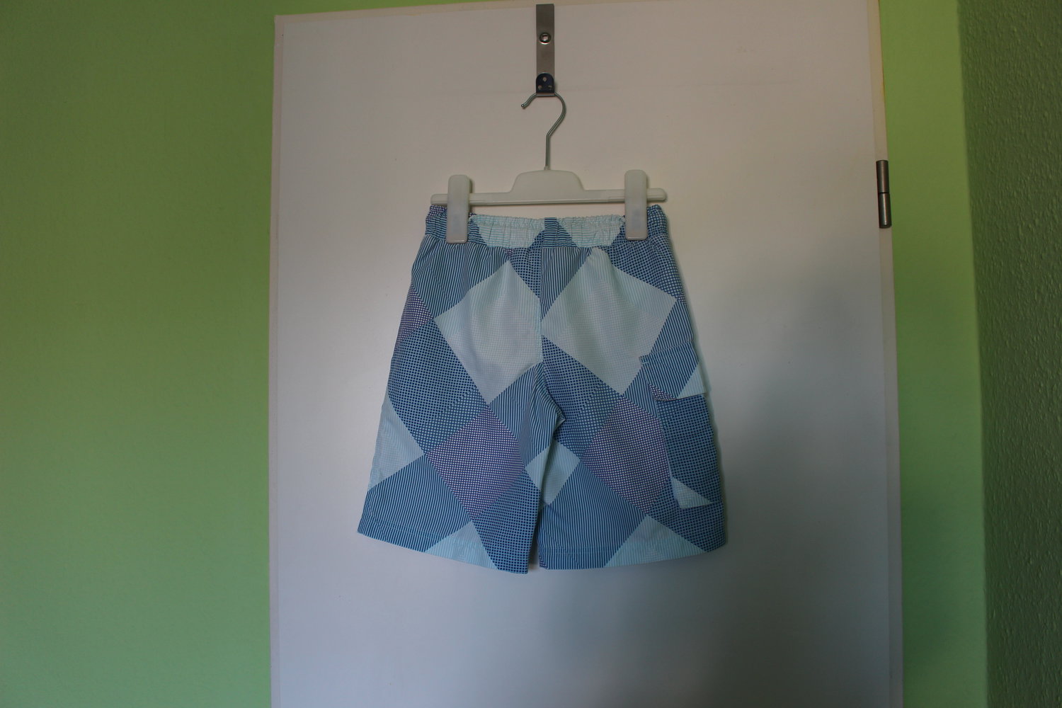 216. Zwei Badeshorts von Alive, Gr. 116