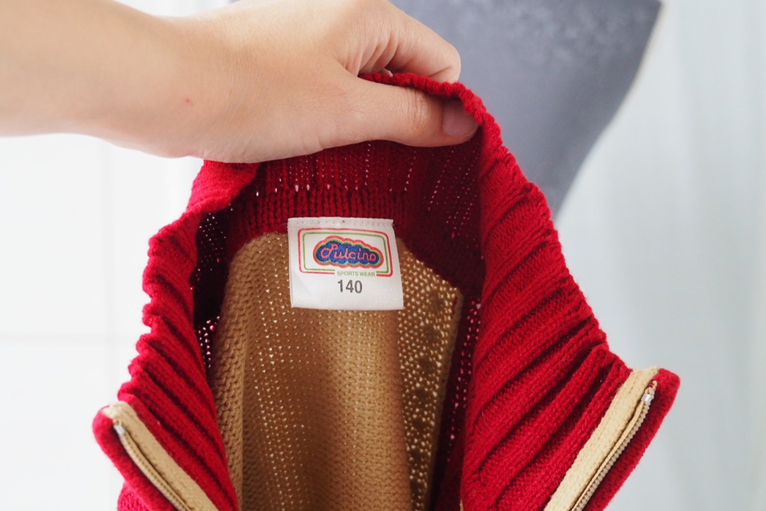 Rot beiger Pullover in Gr. 140mit Kragen und Reißverschluss