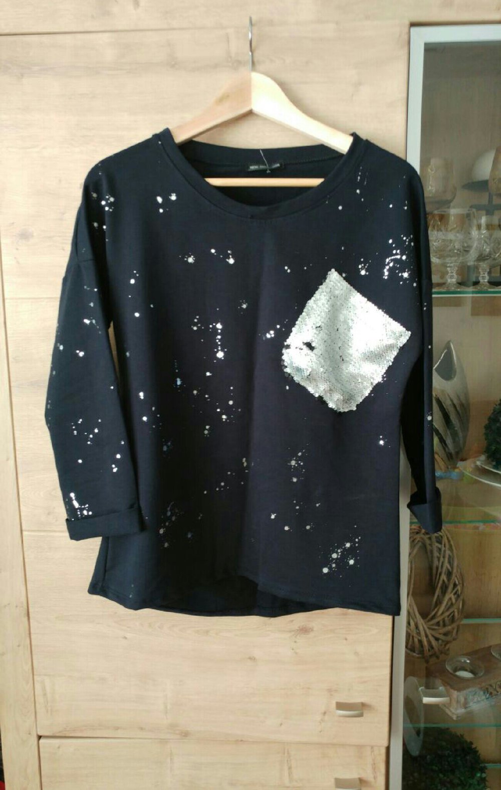 Neuer schöner Sweatshirt Pulli mit Silber Applikationen S M