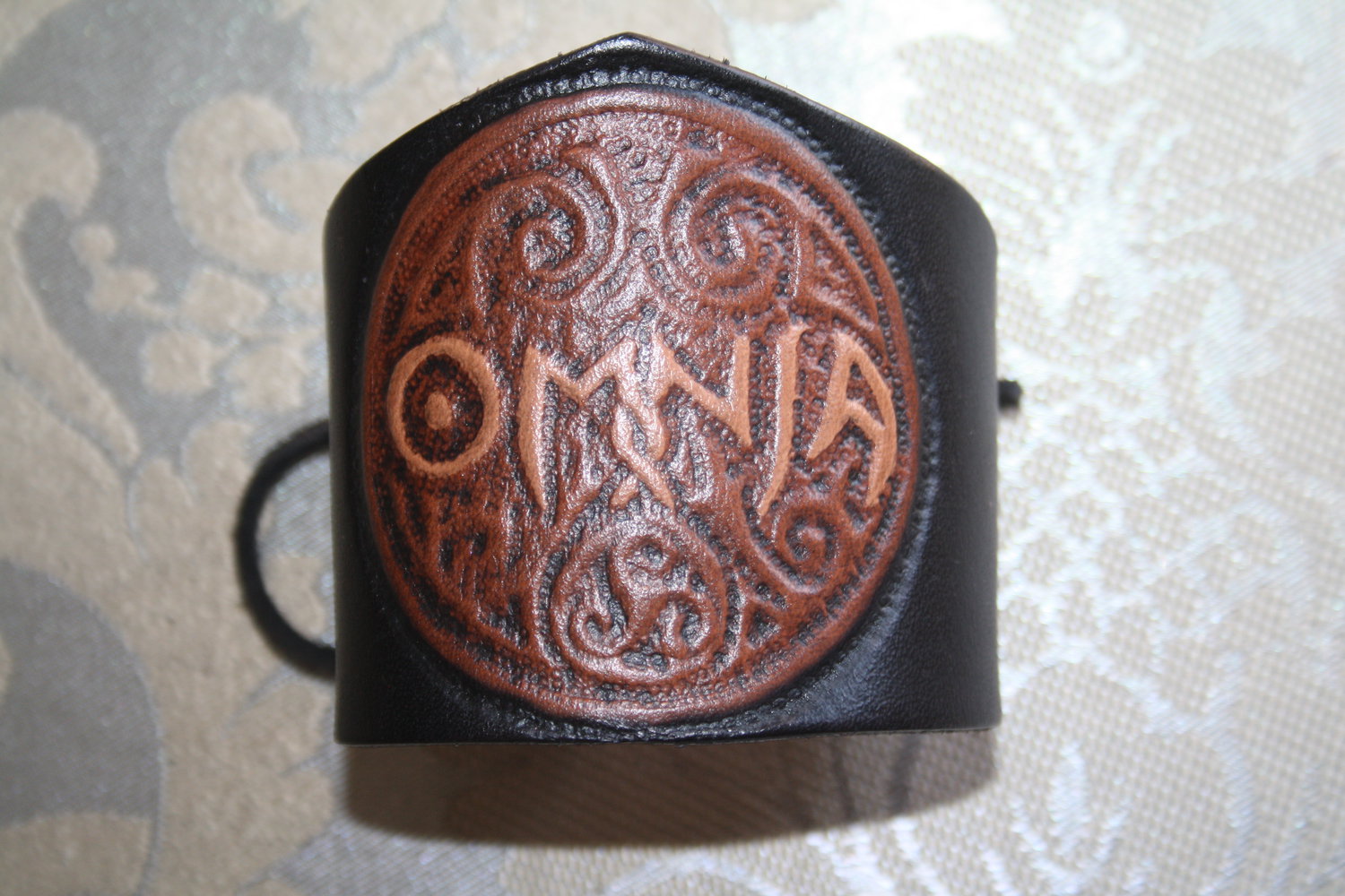 Omnia Armband