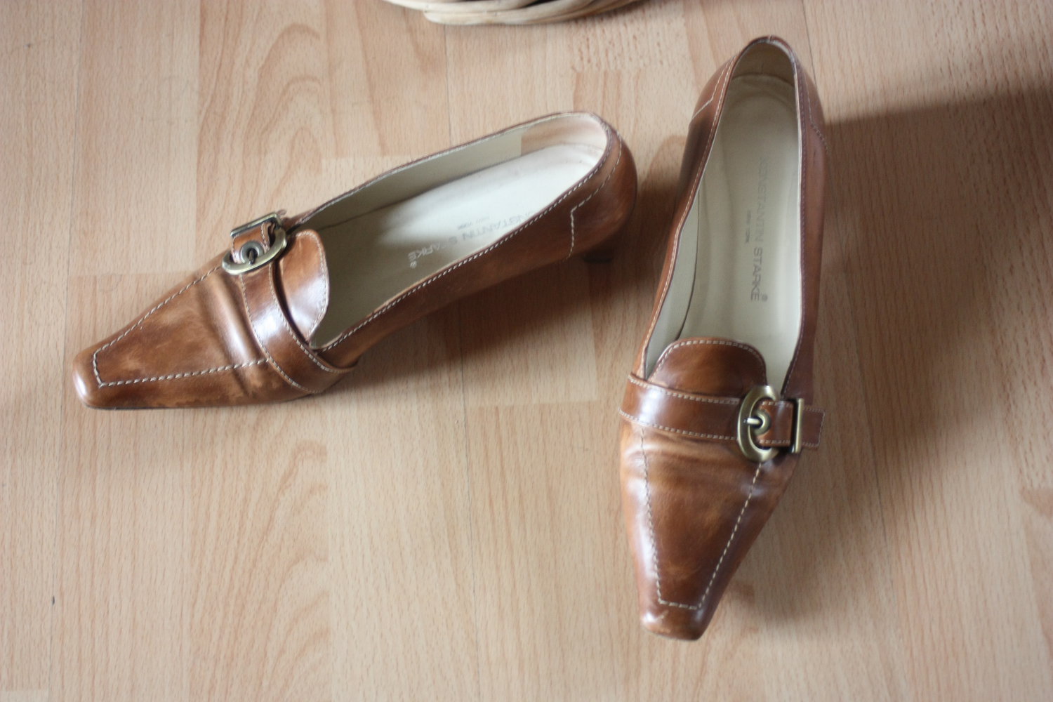 Schicke Echtleder Halbschuhe, Gr. 39 1/2 mit Schnalle