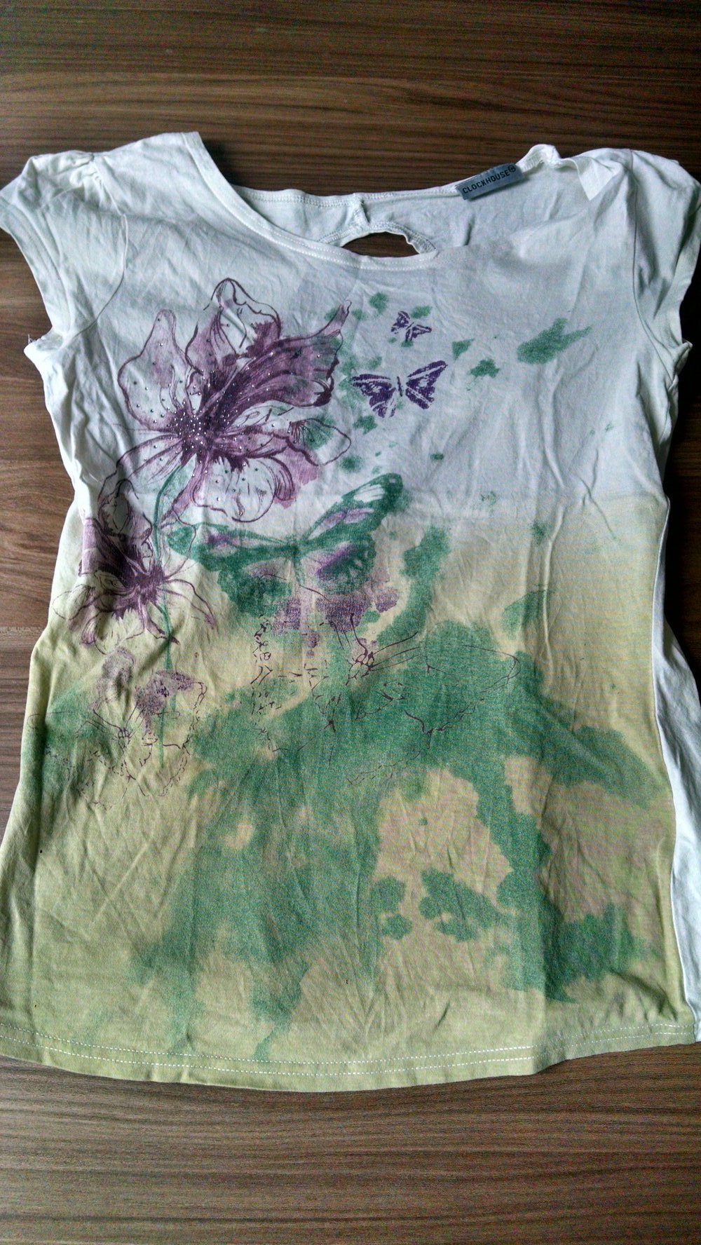 Tolles Schmetterlingshirt mit Rückenausschnitt