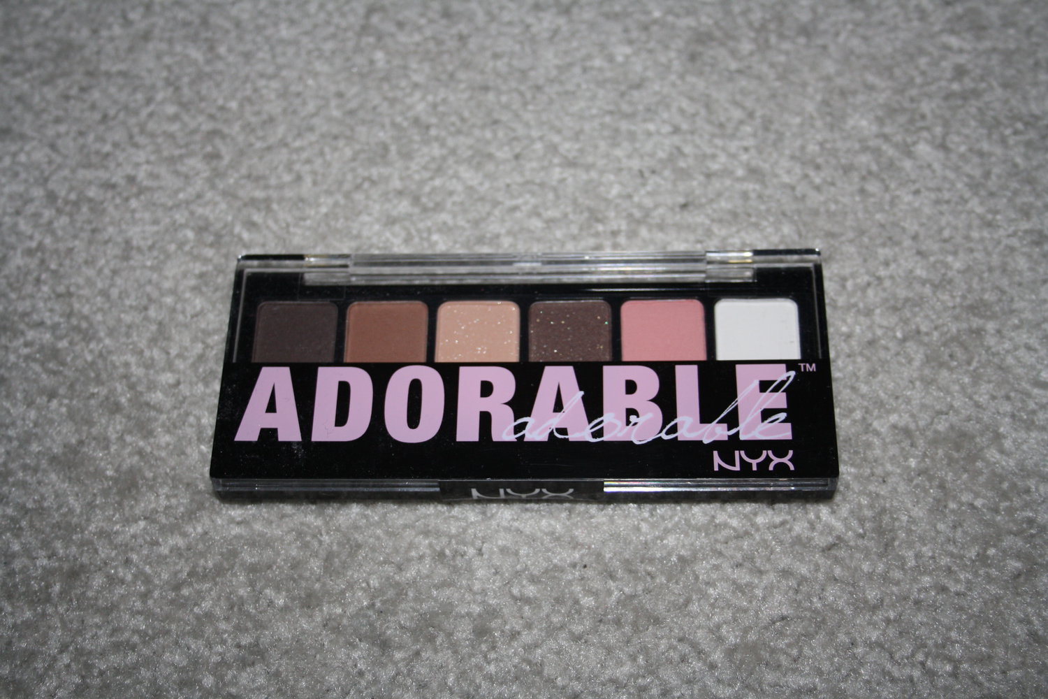 * NYX Lidschatten Palette Adorable 