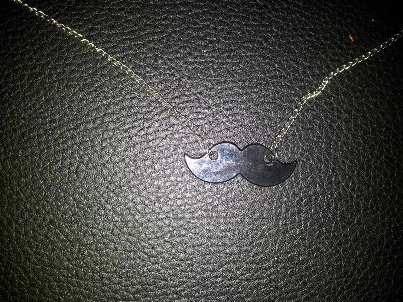 Modeschmuck Kette Schnurrbart schwarz NEU 